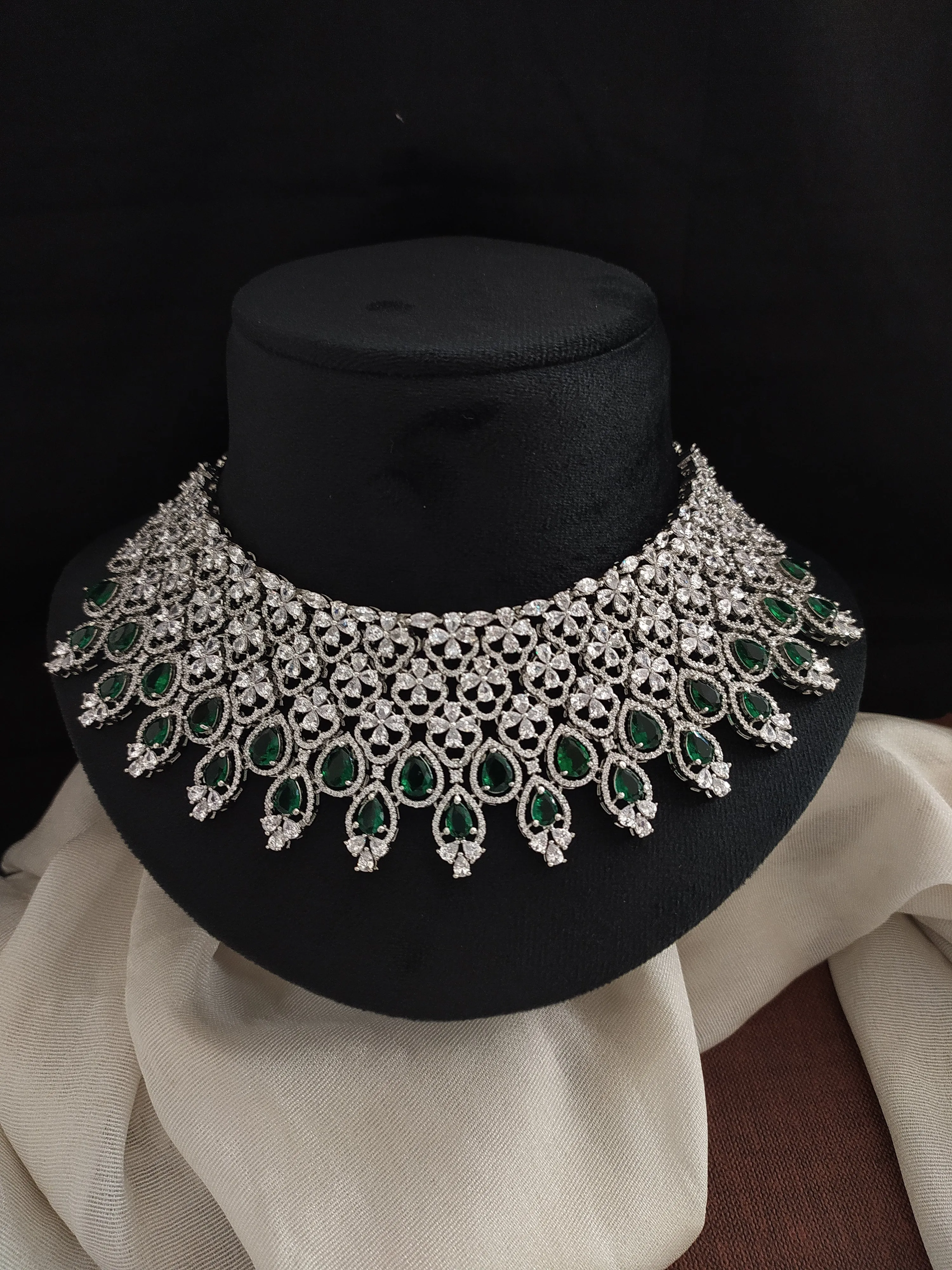 Floral Design Stunning Silver-plating Zircon Necklace Set