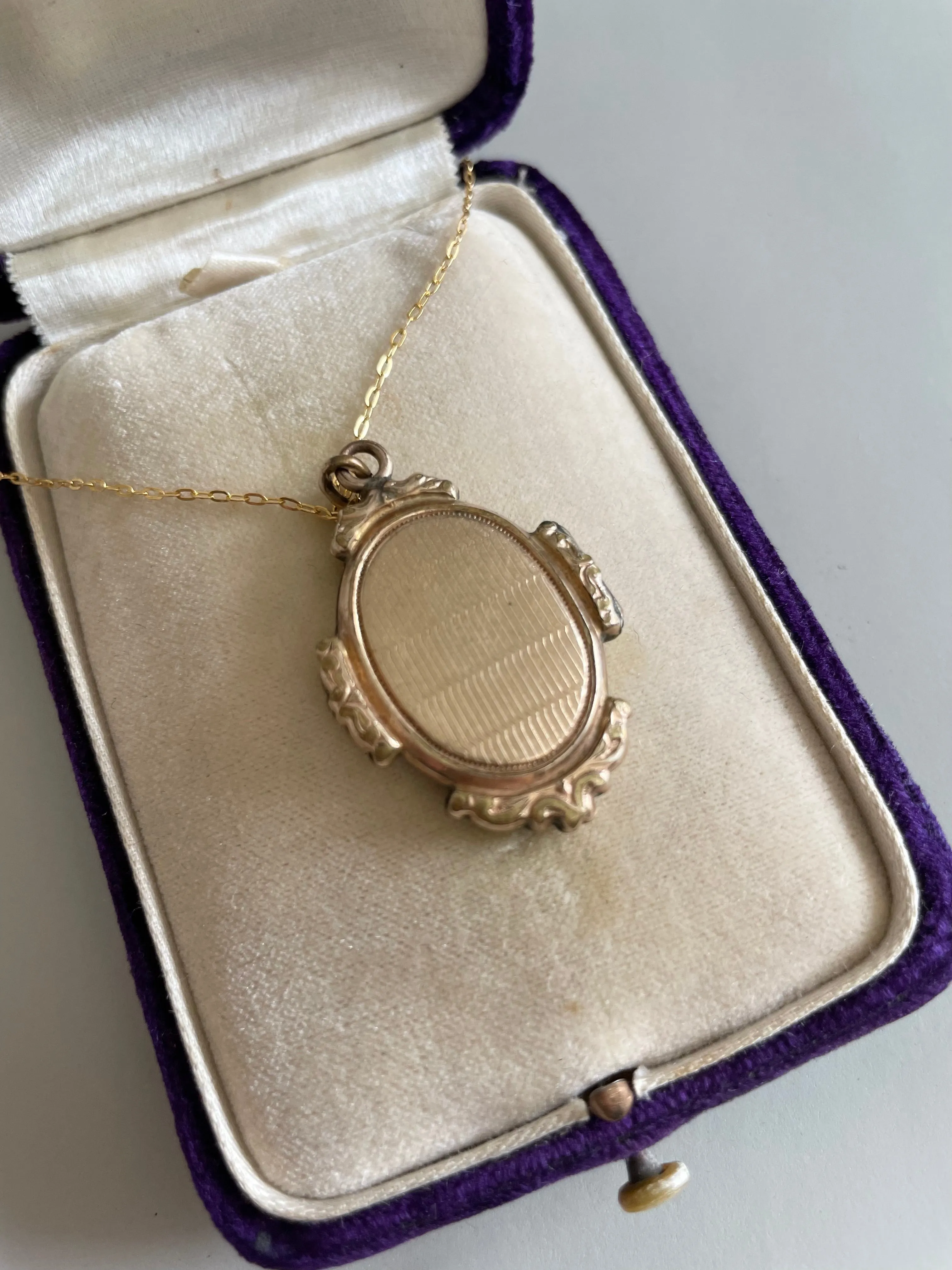 Ornament Victorian Gold-fill Locket