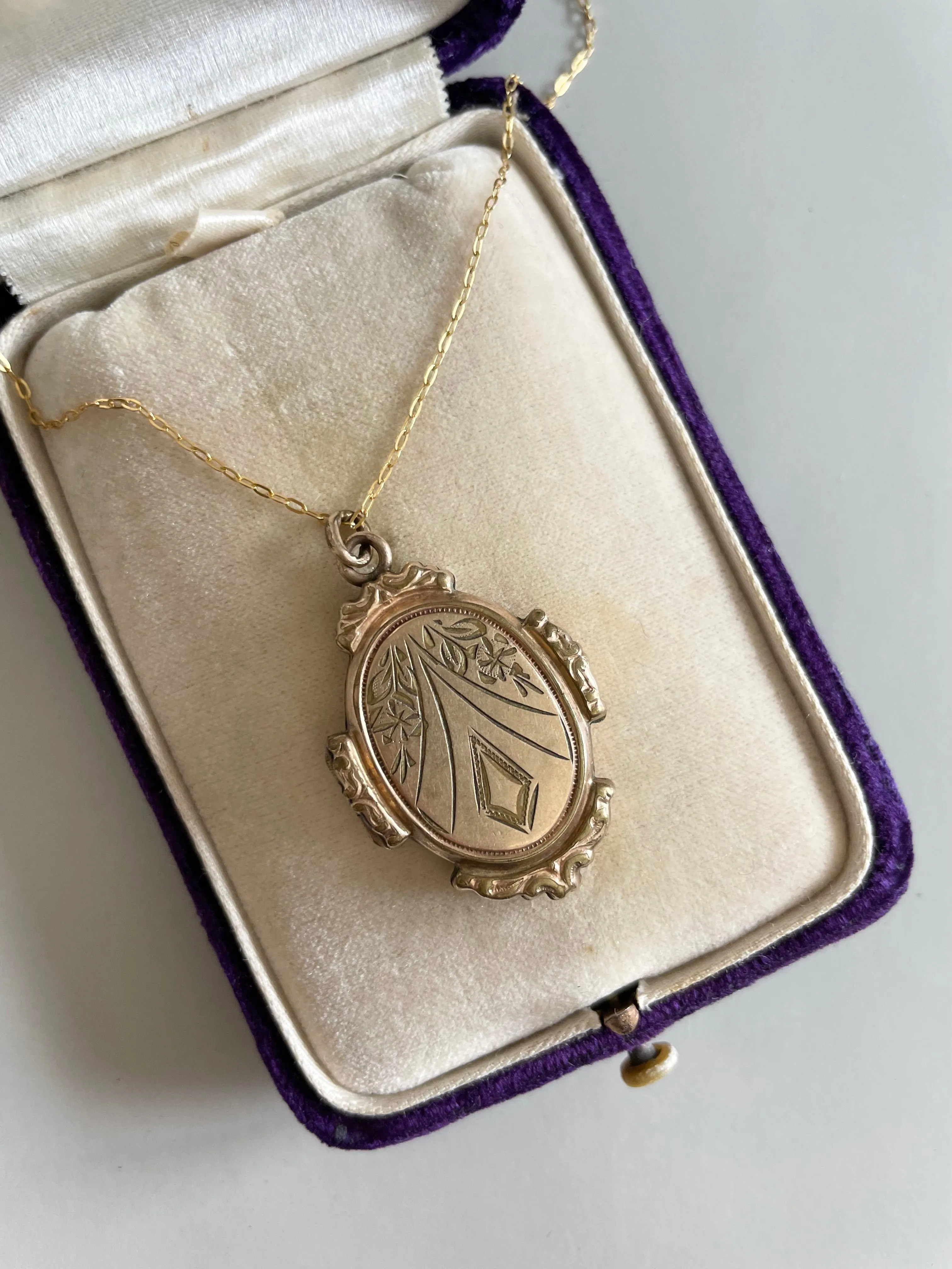 Ornament Victorian Gold-fill Locket