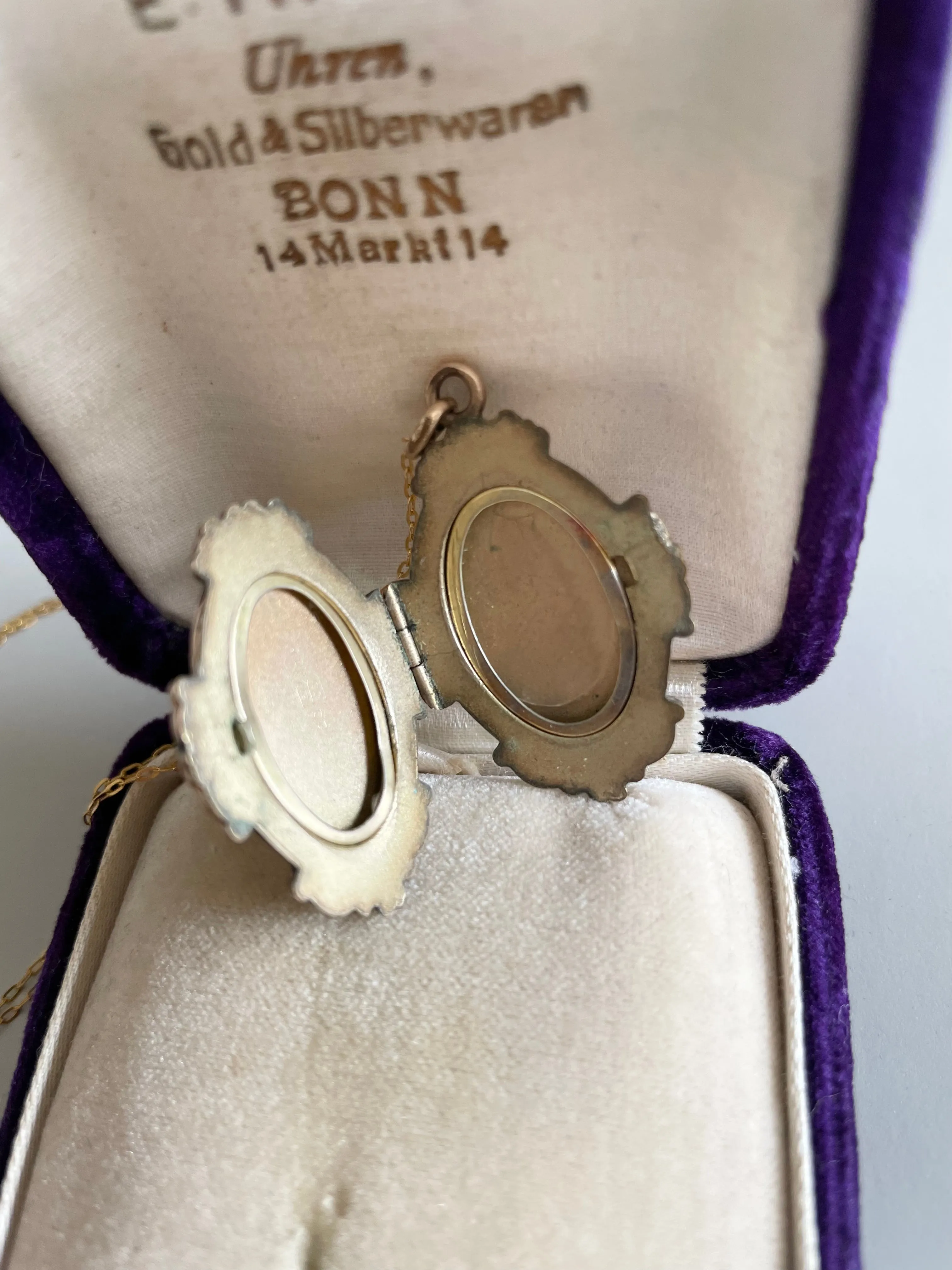 Ornament Victorian Gold-fill Locket